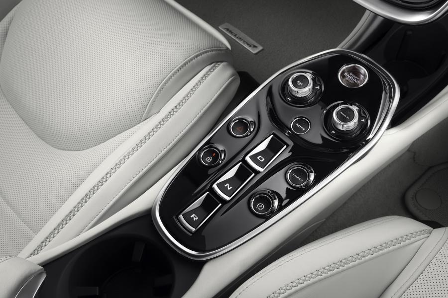 Детали интерьера McLaren GT 2019 года  (фото 24 из 44)
